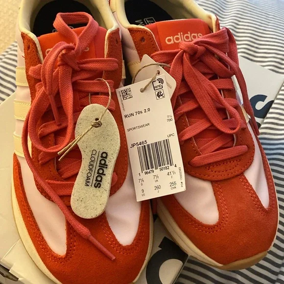 Adidas Women’s Run 70 s 2.0 Sneakers size 9 New in Box - Picture 2 of 9